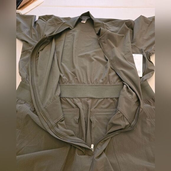NWT Athleta Brooklin Long Sleeve Jumpsuit Im Army Green Size 16 - Picture 4 of 15
